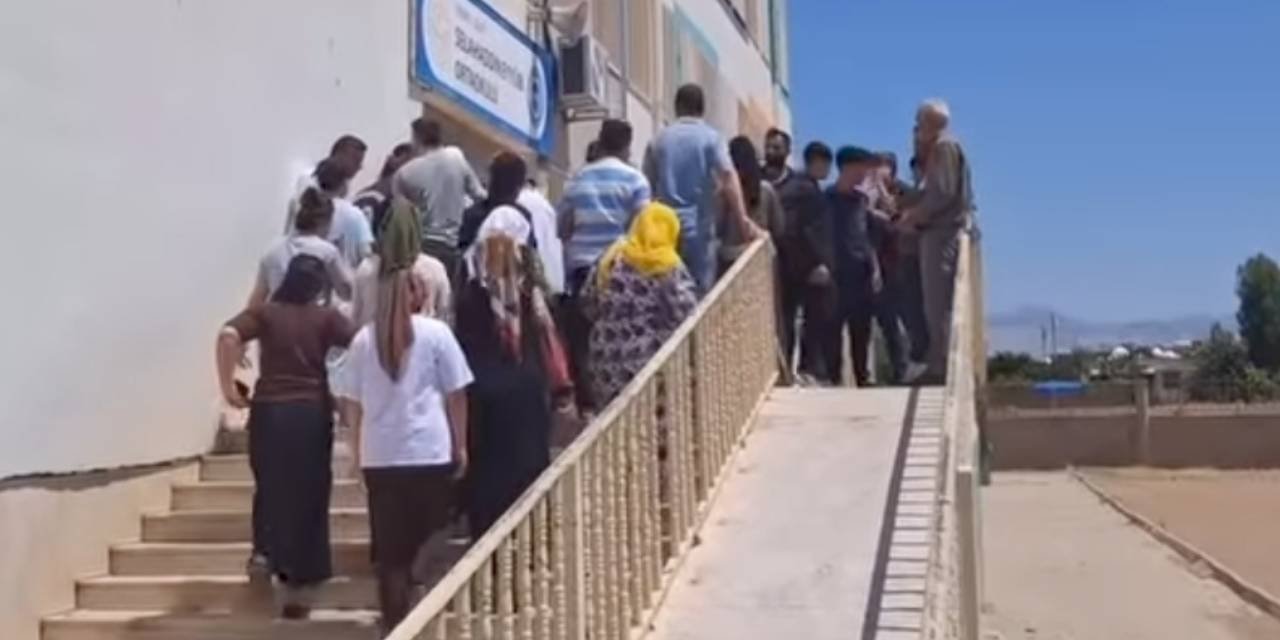 Silopi’de Seçim Heyecanı: Sandıktan Yeni Muhtar Çıktı