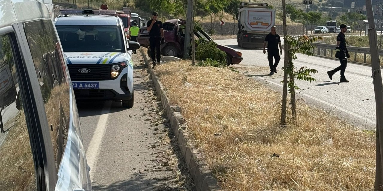 Şırnak’ta Ticari Araç Refüje Çıktı: 1 Yaralı
