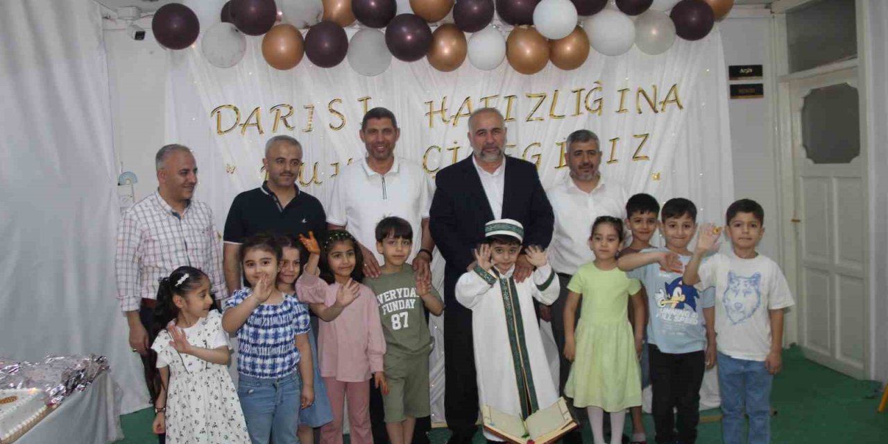 Şırnak'ta 5 Yaşındaki Çocuk 22 Sureyi Dinleyerek Ezberledi