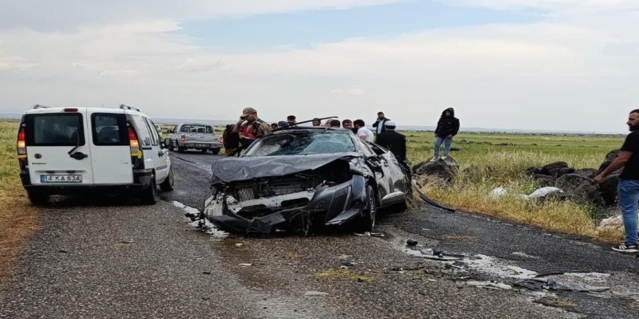 Diyarbakır’da 2 kişinin öldüğü kaza anı cep telefonu kamerasına yansıdı