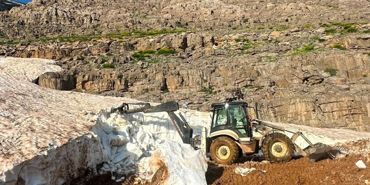 Şırnak’ta Besicilere Yayla Yolu Desteği