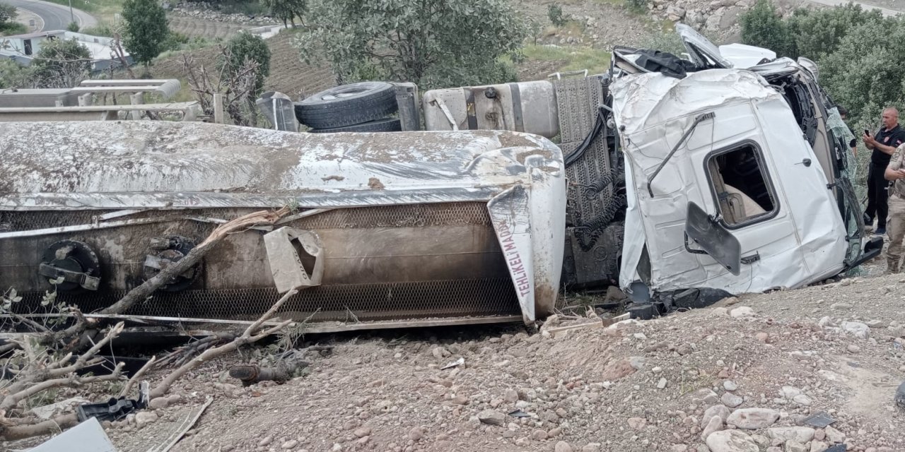 Şırnak'ta Su Tankeri Şarampole Yuvarlandı: 1 Yaralı
