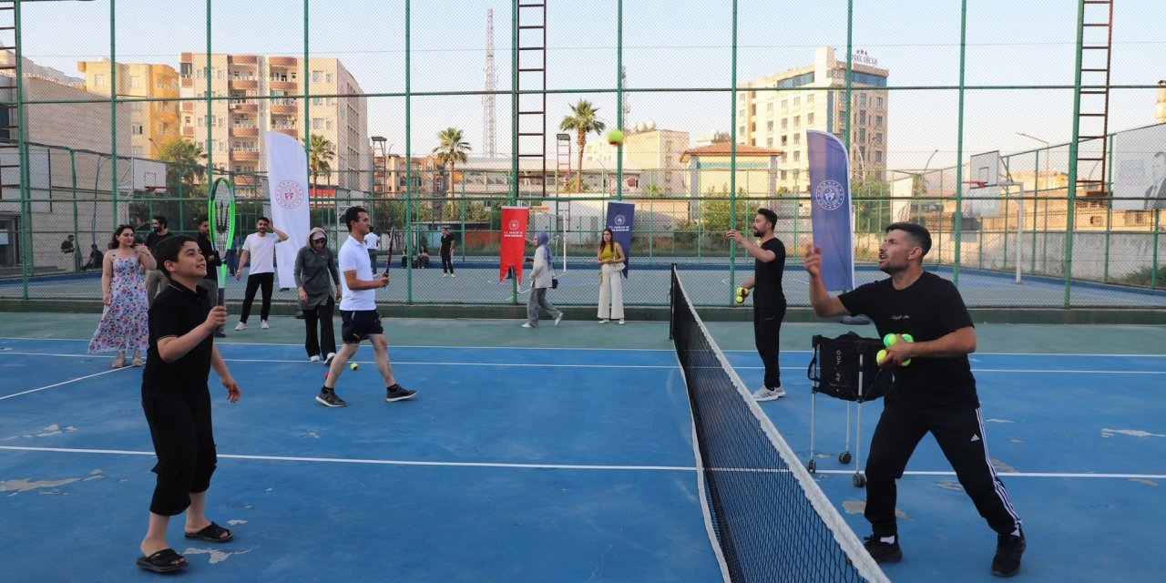 Cizre’de Özel Gereksinimli Çocuklar İçin Tenis Şöleni Düzenlendi