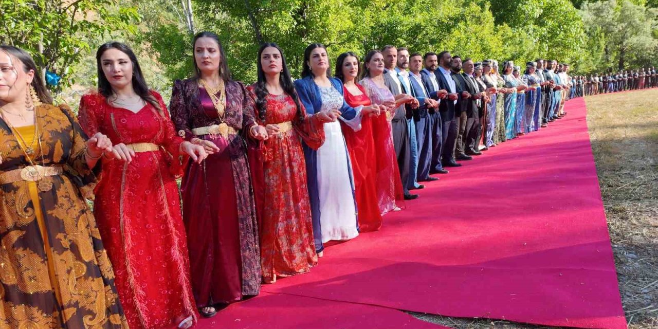 Şırnak’ta En Uzun Halay Kuyruğu