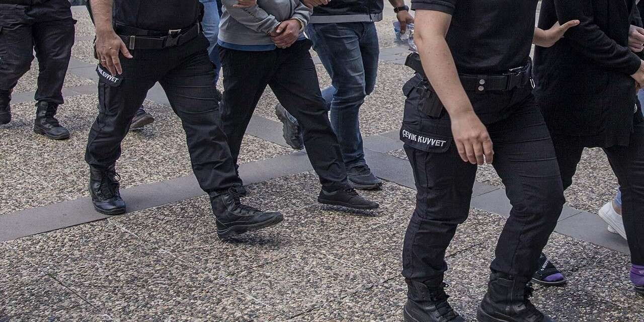 Hakkari’de göçmen kaçakçılığı operasyonunda 3 kişi tutuklandı