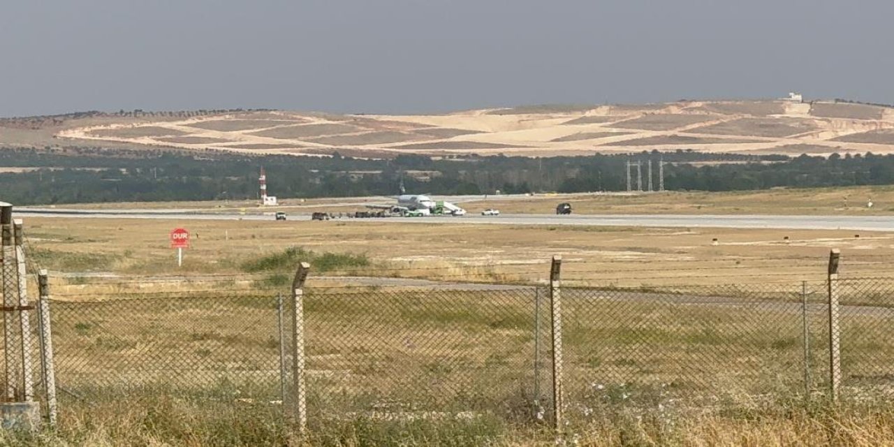 İniş takımı arızalanan yolcu uçağı paniğe neden oldu