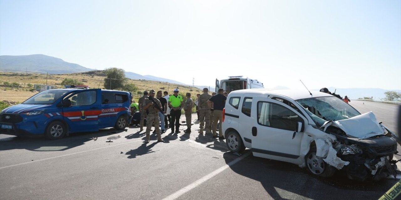 Van’da kazada 1 jandarma personeli şehit oldu, 5 kişi yaralandı