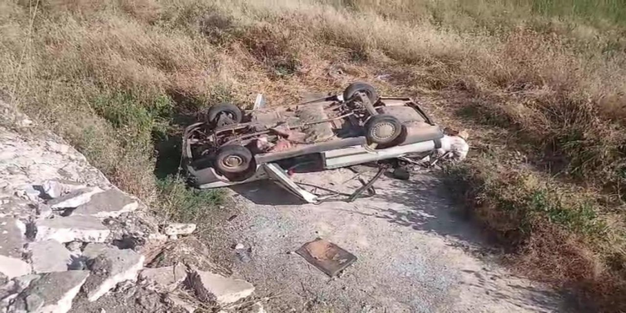 Otomobil şarampole devrilmesi sonucu 1 kişi öldü, 4 yaralı