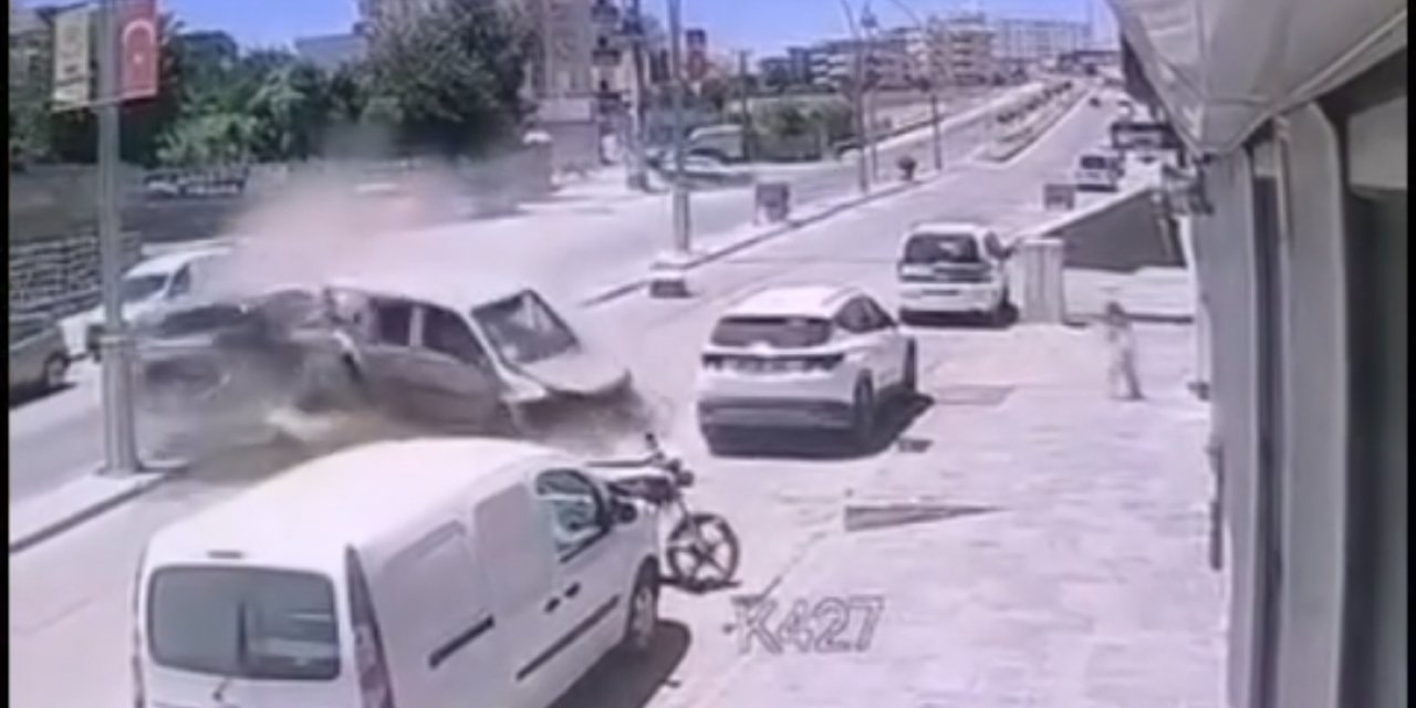 Şırnak’ta 4 Kişinin Yaralandığı Zincirleme Kaza Kameraya Yansıdı