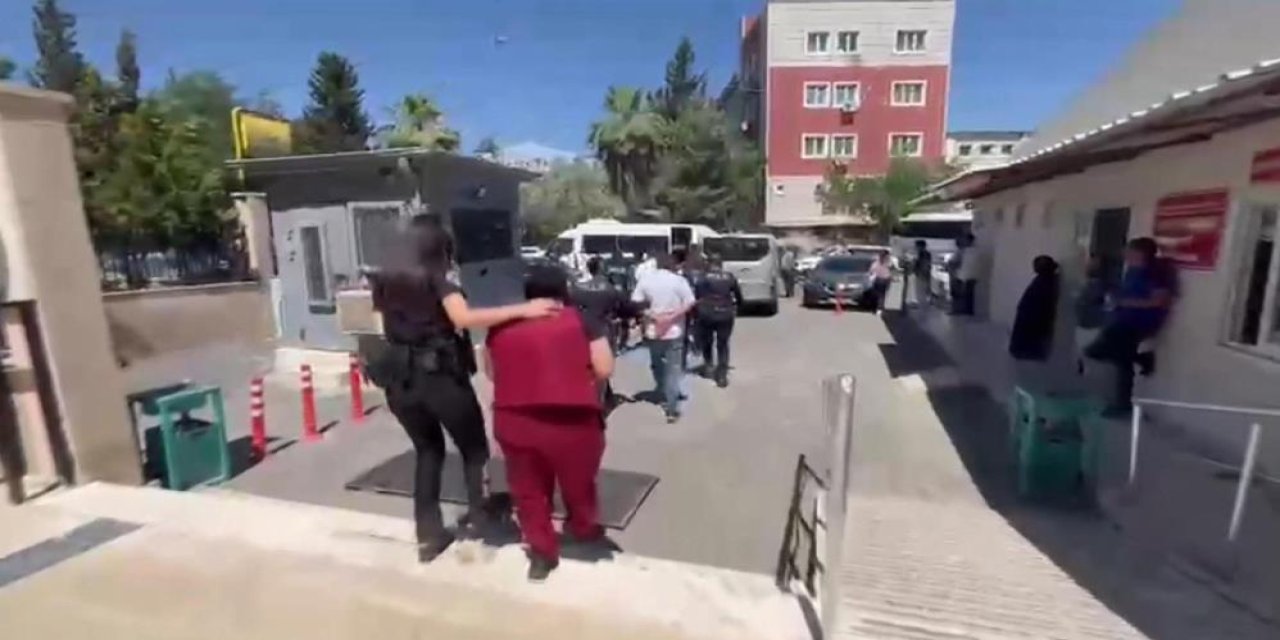 İş bulma vaadiyle vatandaşları dolandıran 5 kişi tutuklandı