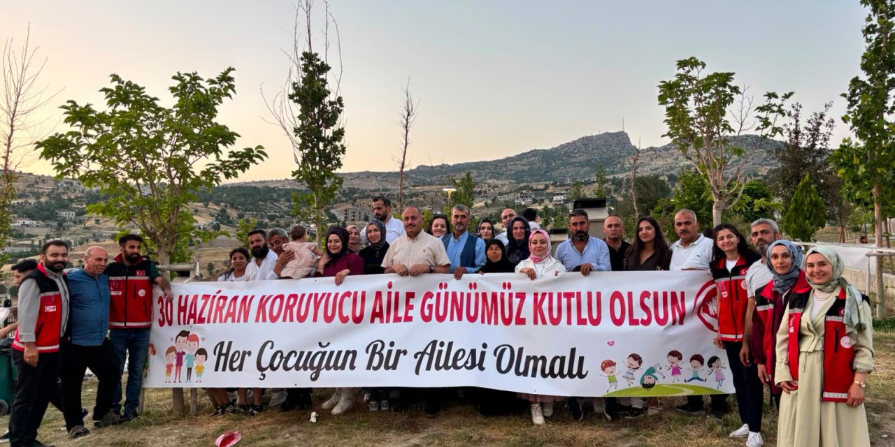 Şırnak'ta Koruyucu Aile Günü Coşkuyla Kutlandı! "Her Çocuğun Bir Ailesi Olmalı" Mesajı Verildi