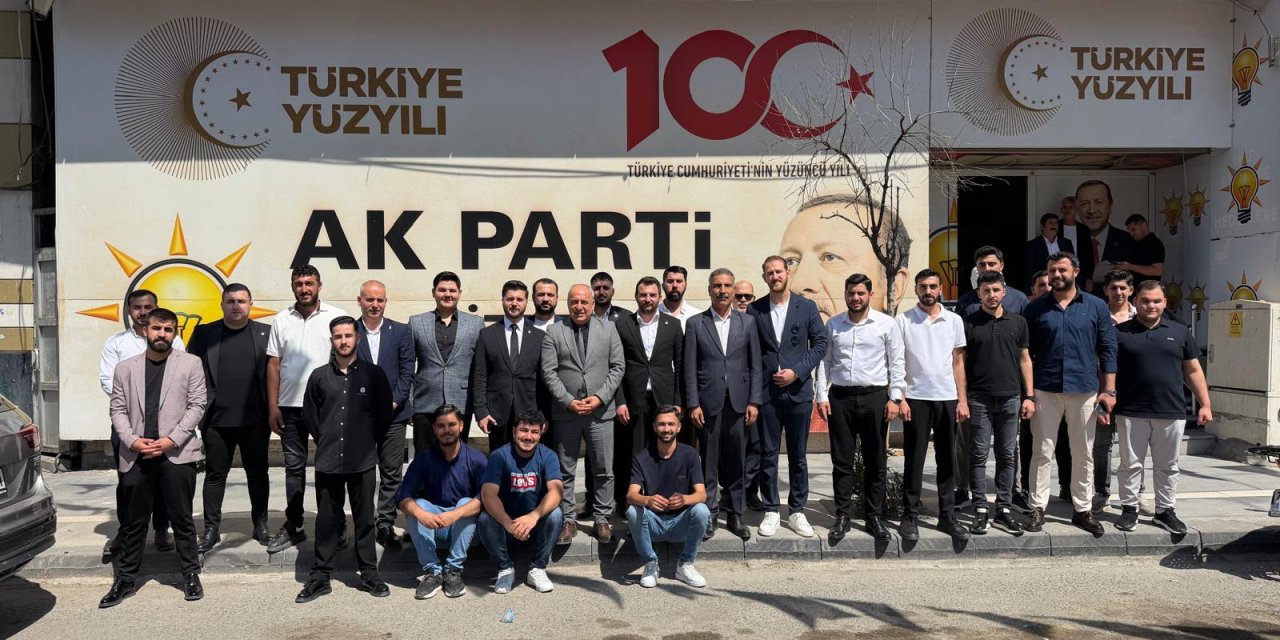 AK Parti Cizre Gençlik Kolları'nda Görev Değişimi! Başkanlığa Furkan Yavuz Atandı