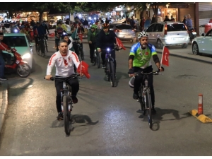 Şanlıurfalı bisikletçiler 29 Ekim Cumhuriyet Bayramı için pedal çevirdi
