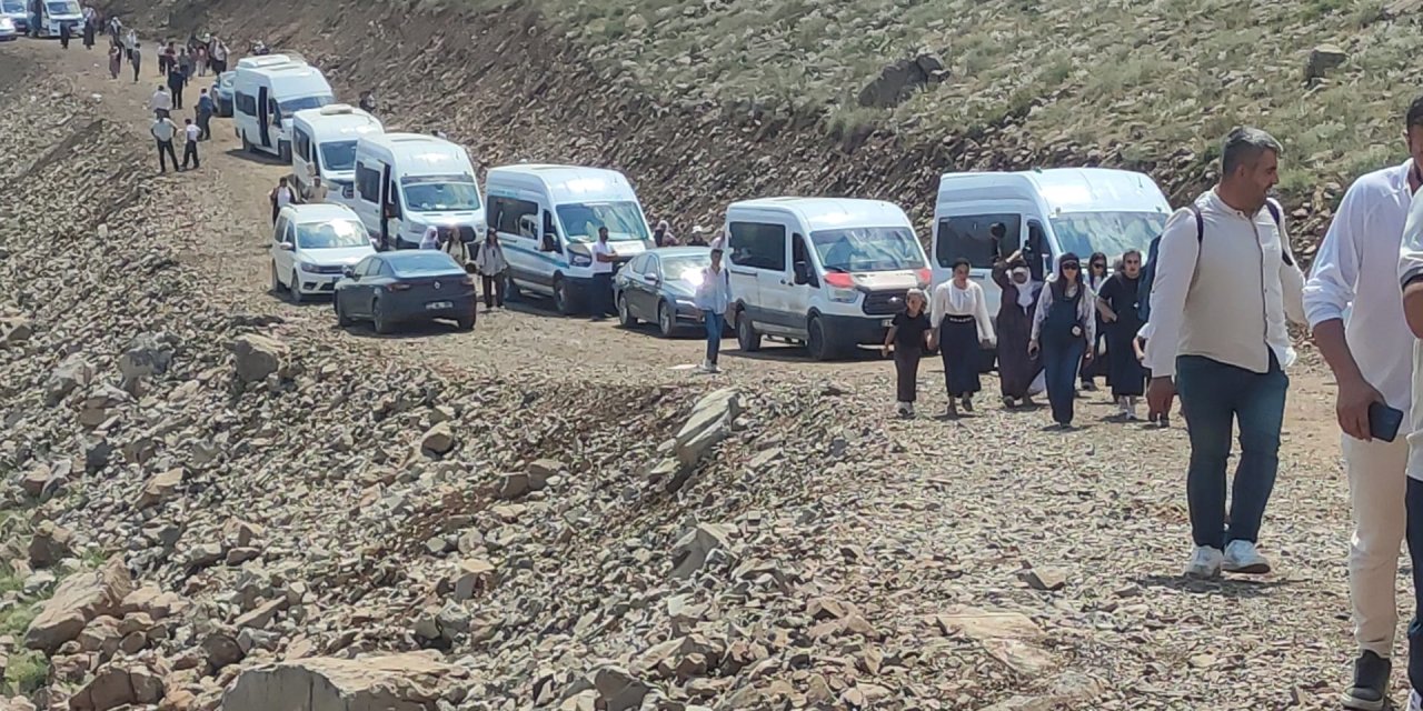 Hz. Nuh'u Anma Merasimine Yoğun Katılım: Kilometrelerce Araç Kuyruğu Oluştu