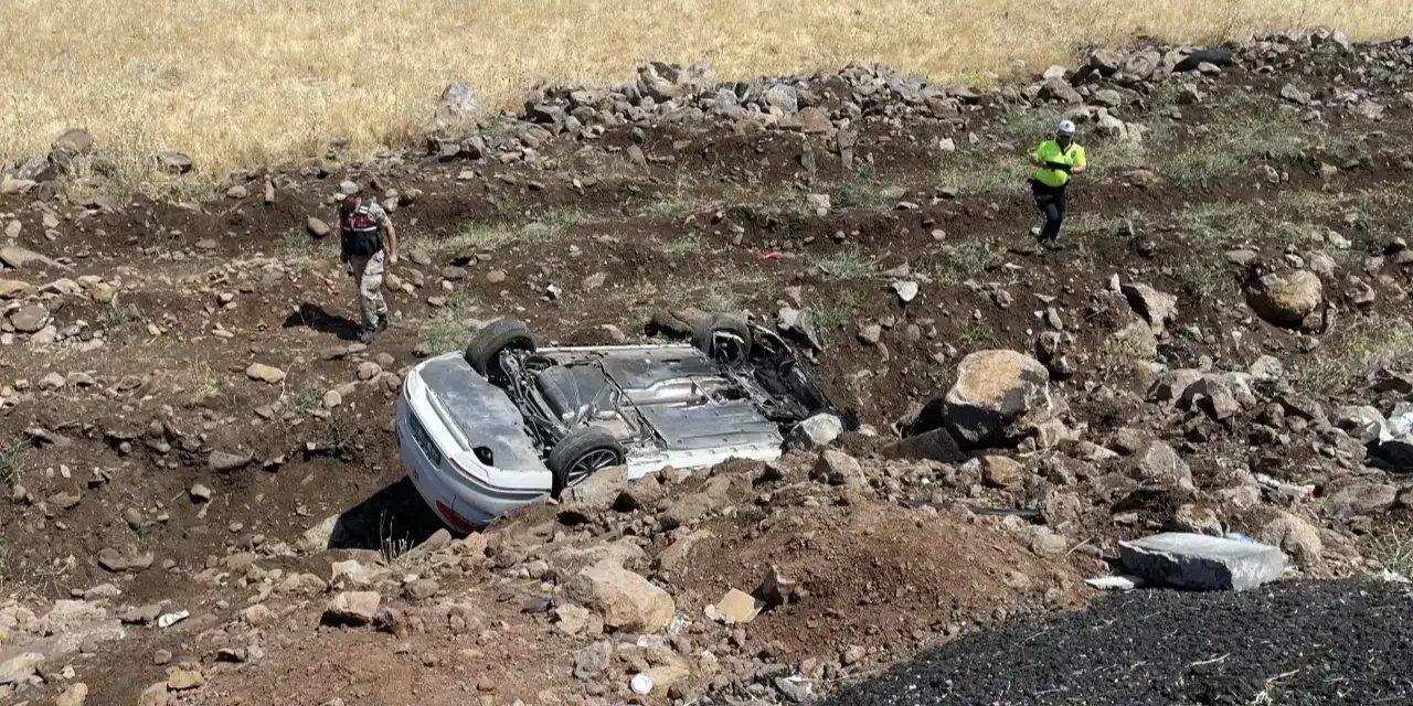 Şarampole devrilen otomobildeki 4 kişi yaralandı
