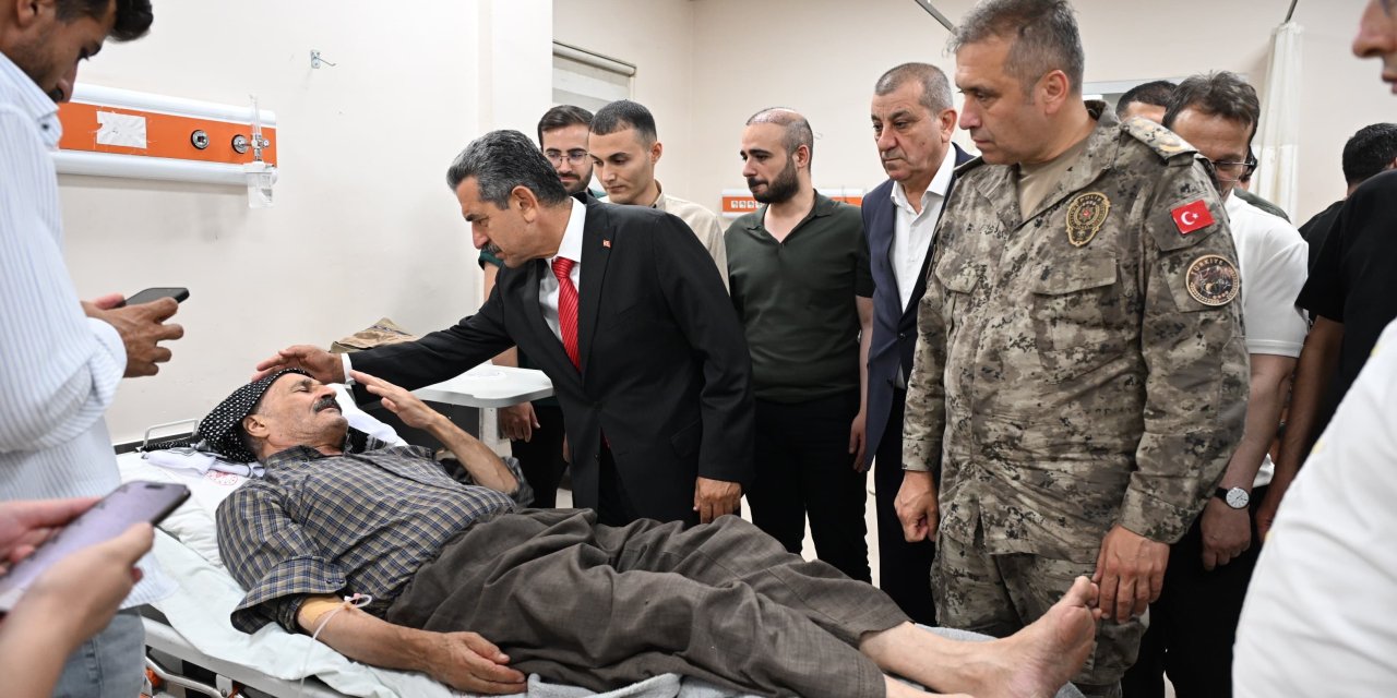 Cudi Dağı Dönüşü Acıya Dönüştü: 4 Ayrı Kazada 1 Ölü, 34 Yaralı; Vali Ekici Hastanede Yaralıları Ziyaret Etti