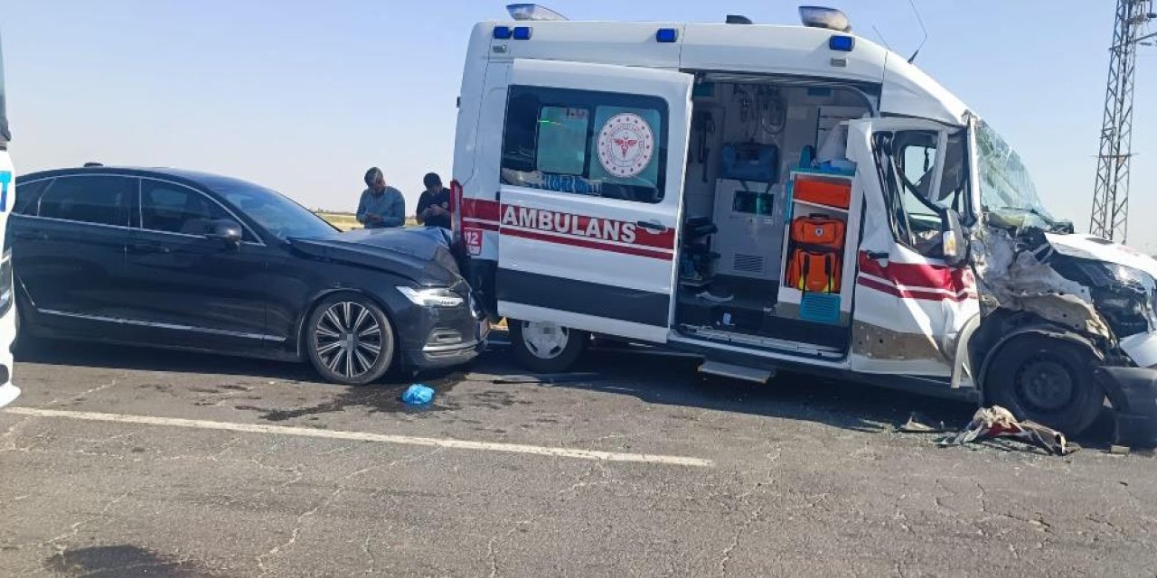 Şırnak'tan hasta sevki yapan ambulans ile iki araç çarpıştı: 3 yaralı