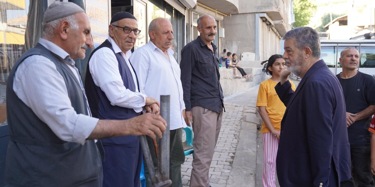 Başkan Mehmet Yarka, Sahaya İndi: Çalışmaları İnceledi, Esnafın Taleplerini Dinledi