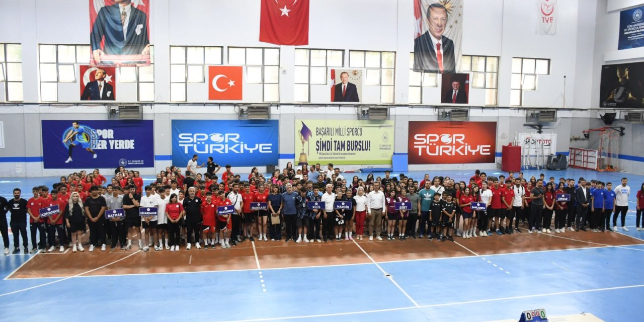 Şırnak'ta ANALİG Voleybol Heyecanı Başladı! 10 İlden 280 Sporcu Mücadele Ediyor
