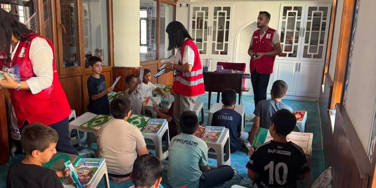 Minik Gülüşlere Sağlıklı Destek: Kızılay'dan Şırnaklı Çocuklara Ağız Bakım Seti