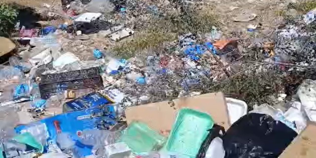 Şırnak’ın Karageçit Köyü’nde Doğaya Bırakılan Atıklar Tepki Çekti