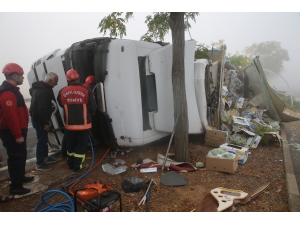 Şanlıurfa'da iki tırın çarpıştığı kazada araçta sıkışan sürücü kurtarıldı