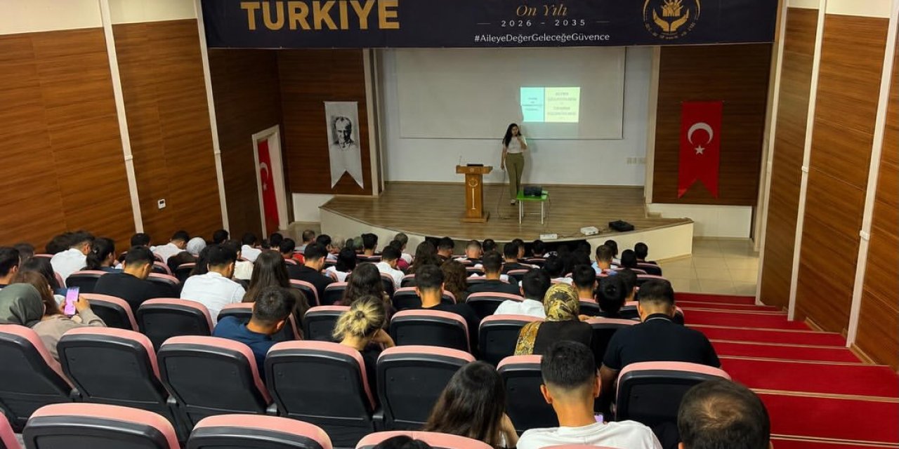 Silopi'de Evlilik Kredisi Alan Gençlere Eğitim Desteği