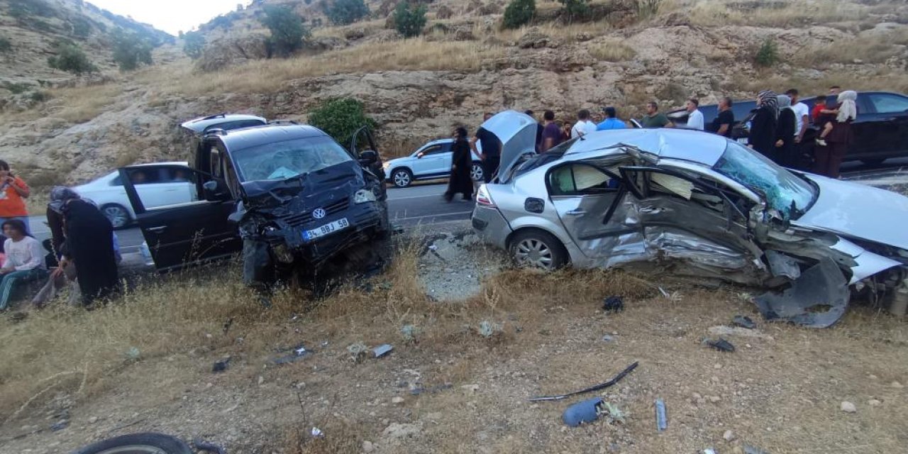 Nusaybin yolunda iki aracın çarpıştığı kazada 9 kişi yaralandı
