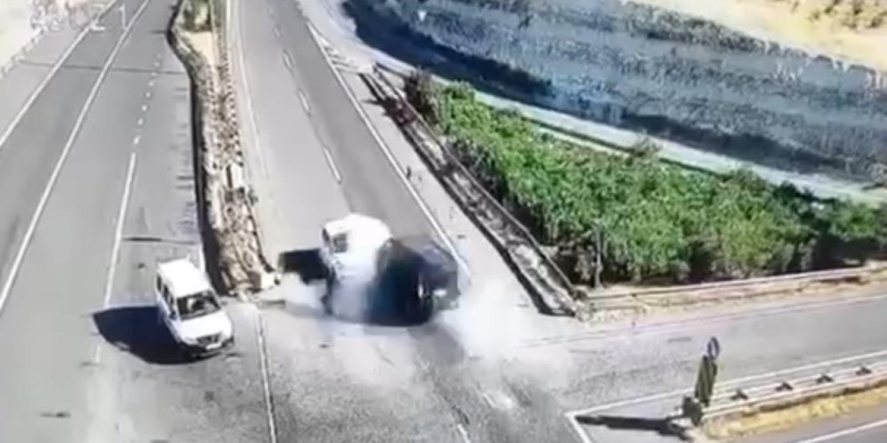 3 kişinin öldüğü kaza kameraya böyle yansıdı