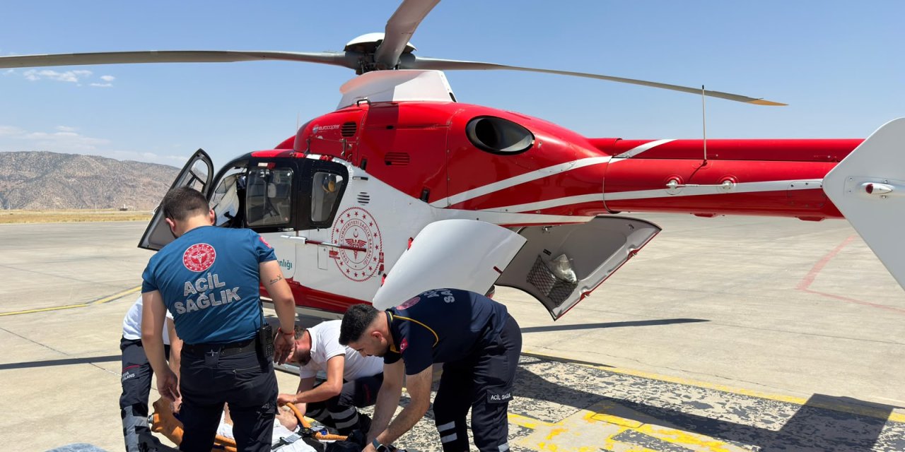 Şırnak'ta Trafik Kazasında Yaralanan Sürücü Ambulans Helikopterle Şanlıurfa'ya Sevk Edildi