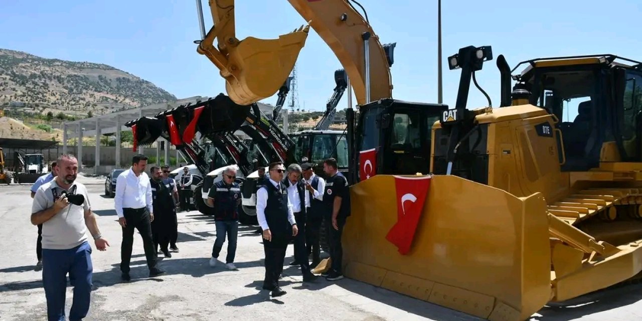 Şırnak genelinde kullanılmak üzere 9 yeni iş makinesi hizmete alındı