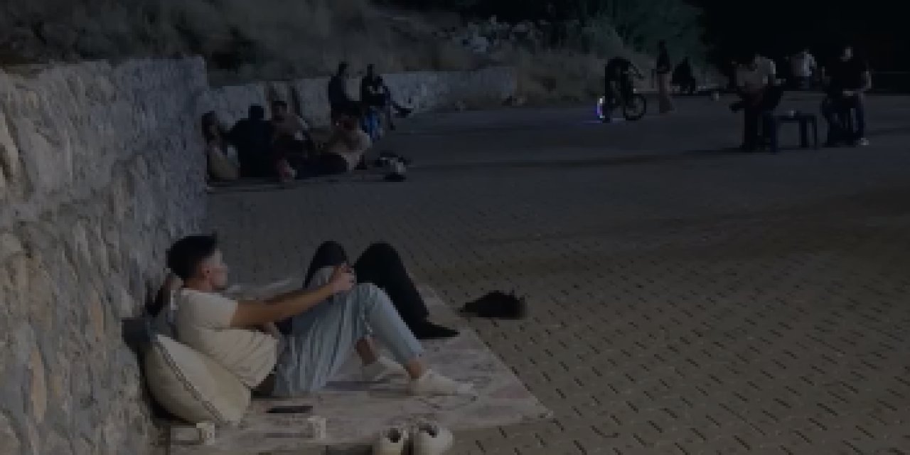 Şırnak’ta Mahallelinin Yeni Buluşma Noktasında Tek Eksik Var: Vatandaşlardan Bank Çağrısı!