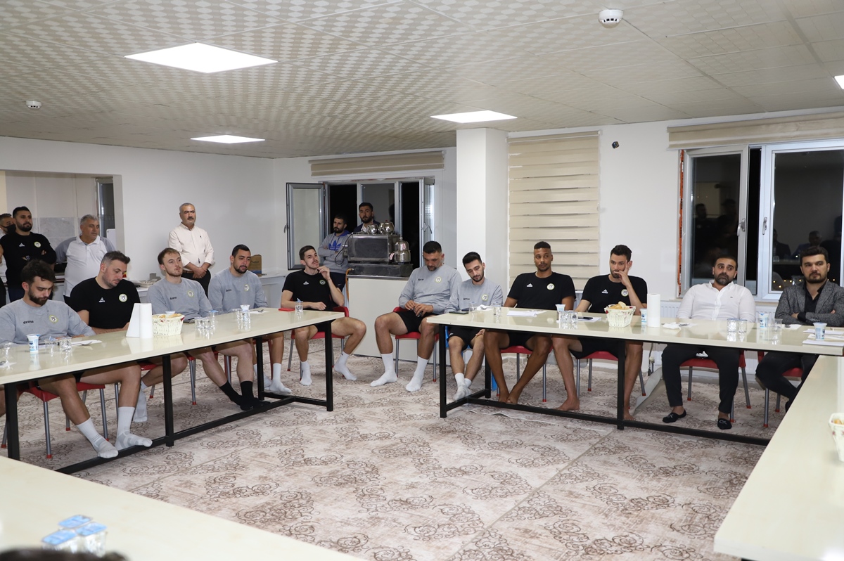 Kaymakam Tunç, Cizre Belediyespor Voleybol Takımı ile Yemekte Buluştu