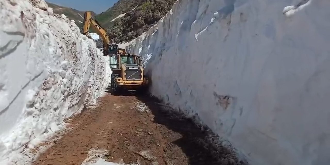 Hakkari’de 5 metrelik kar, ekipler iki ay boyunca mücadele etti