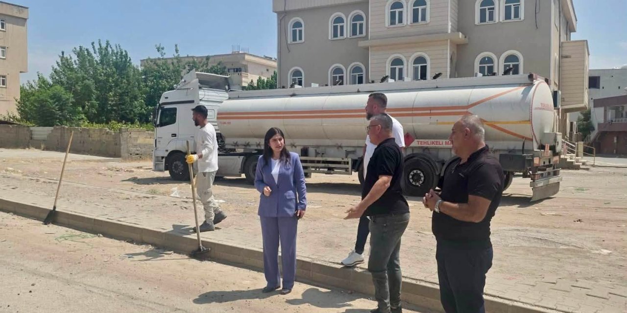 Silopi Belediye Başkanı Ormanlı'dan Hafta Sonu Mesaisi: Yol Çalışmalarını Yerinde İnceledi