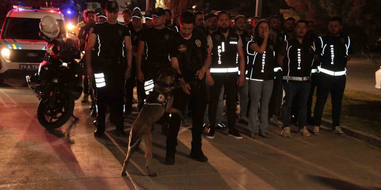 Cizre’de 400 Polisle Huzur Ve Güven Uygulaması