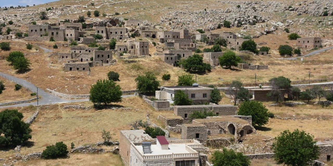 Şırnak'ta Çift Dilli Köy Tabelaları Tartışması: 8 Ay Geçti, Karar Hâlâ Uygulanmadı