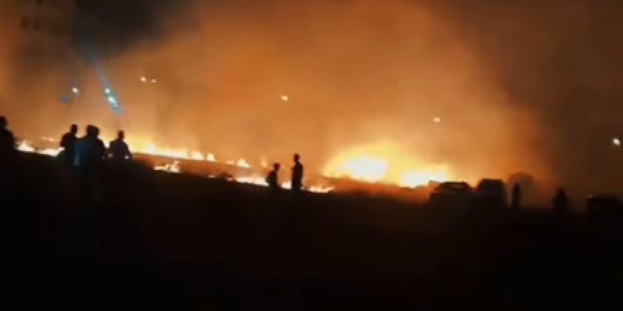 Cizre’de Okullar Bölgesi Yakınında Anız Yangını