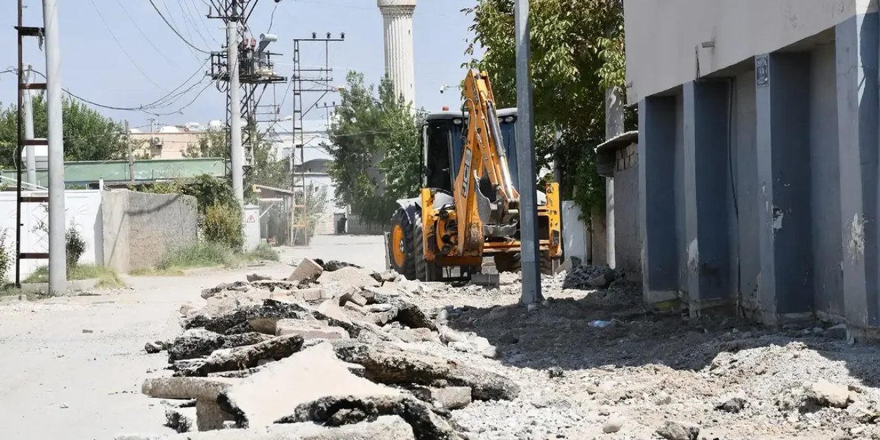 Başverimli’de Vatan Caddesi’nde Kaldırım Yenileme Çalışmaları Başladı