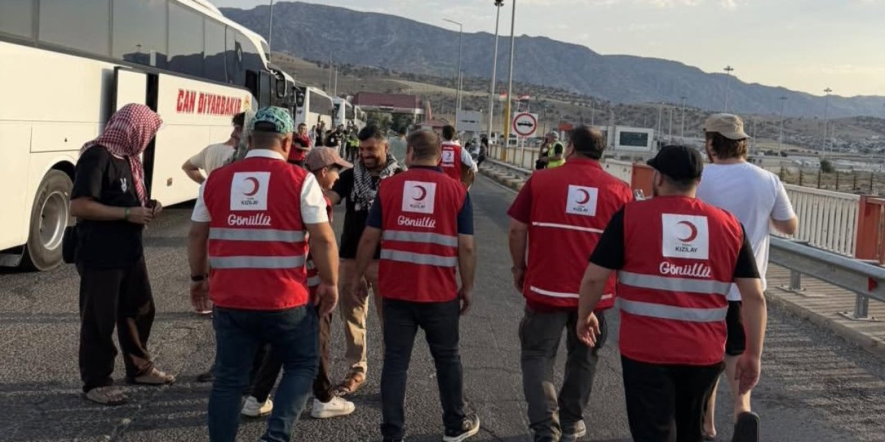 45 Derecede Sınırda Bekleyen Filistin Konvoyu’na Kızılay’dan Yardım Eli