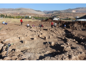 Perre Antik Kenti'ndeki kazılarda depremde yıkılmış yapı bulundu