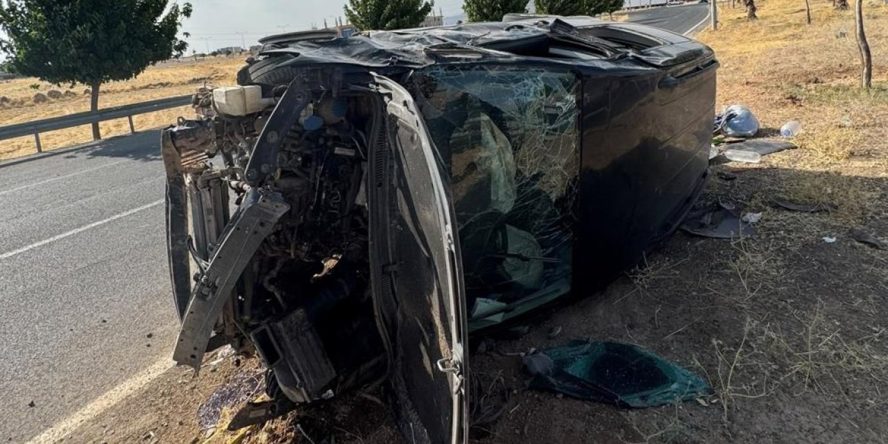 Cizre’de otomobil elektrik direğine çarptı: 1 kişi yaralandı