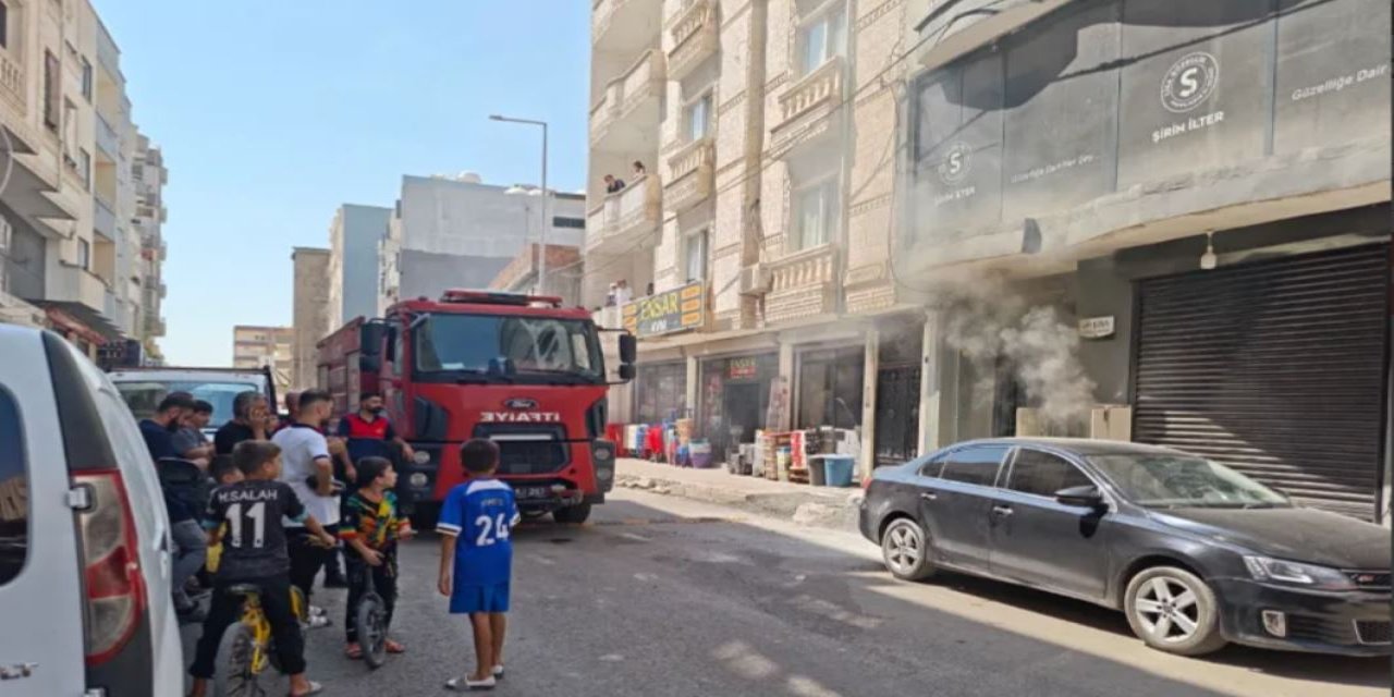 Silopi’de Elektrik Panosu Alev Aldı: İş Yerleri ve Binalar Tedbiren Tahliye Edildi