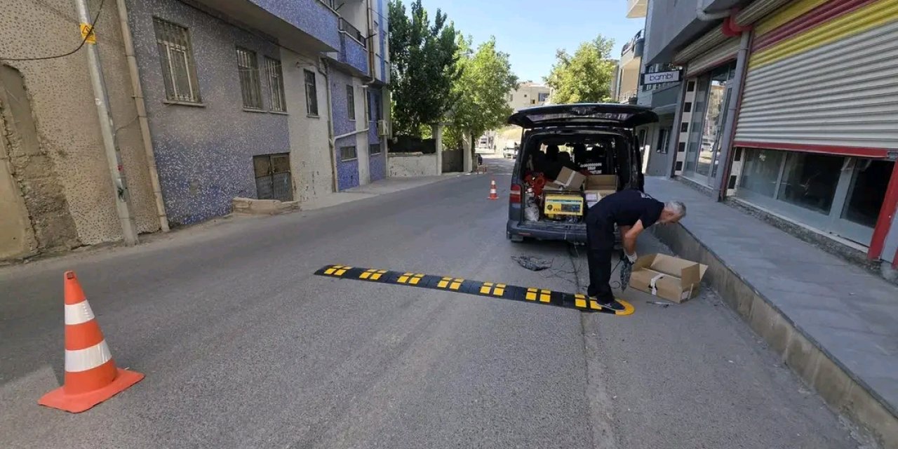 Şırnak’ta Yollara Hız Kesici Kasisler Yapılıyor