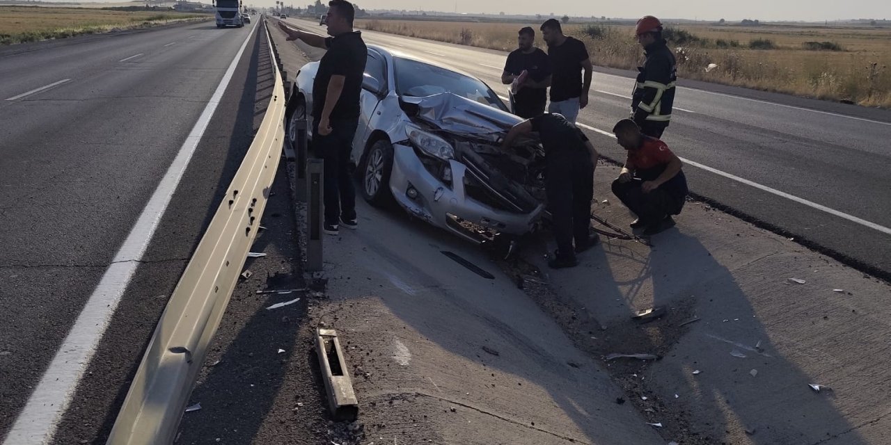 Nusaybin'de bariyerlere çarpan otomobilin sürücüsü yaralandı