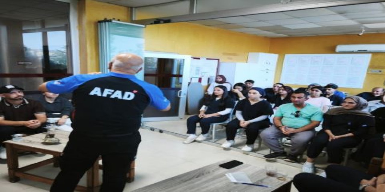 Cizre’de Muhtarlara Ve Belediye Personeline Afet Farkındalık Eğitimi