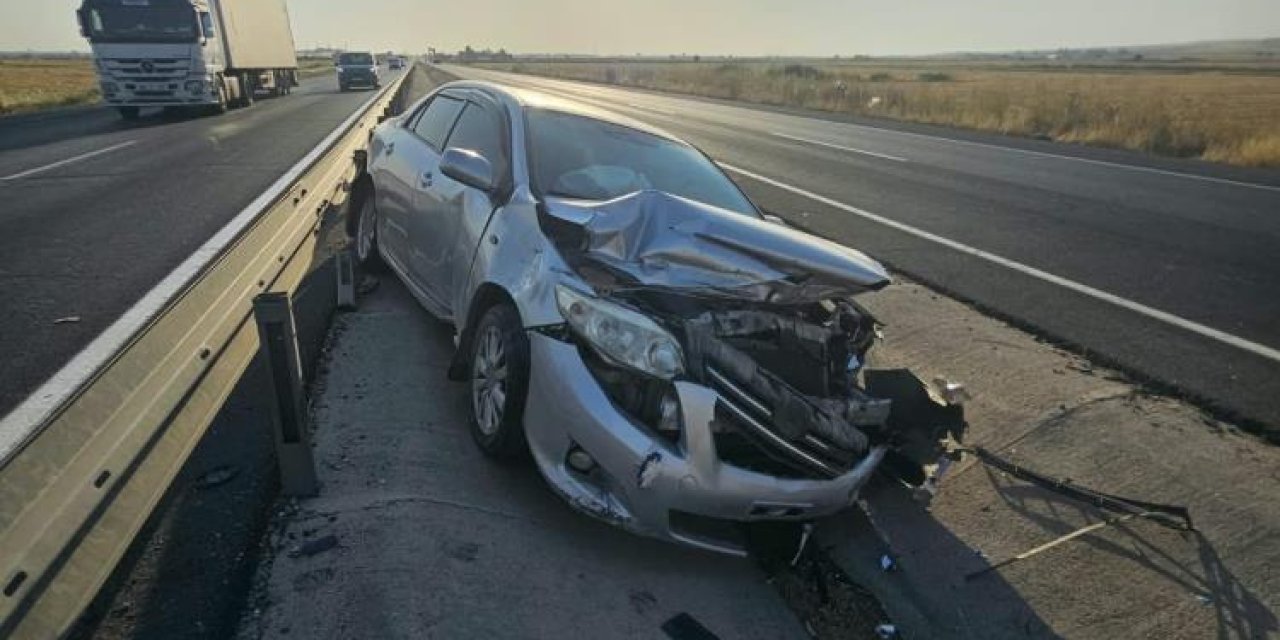 Nusaybin'de bariyerlere çarpan otomobilin sürücüsü yaralandı