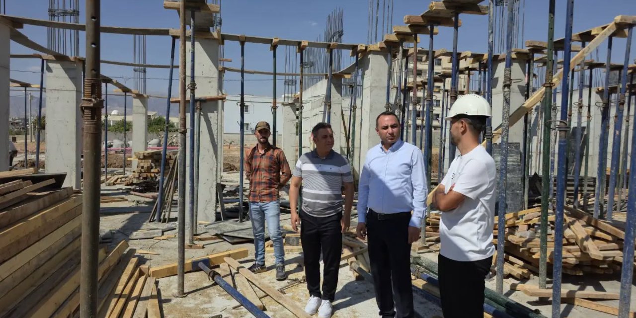 Silopi Kaymakamı Partal, yapımı süren okul inşaatlarını inceledi