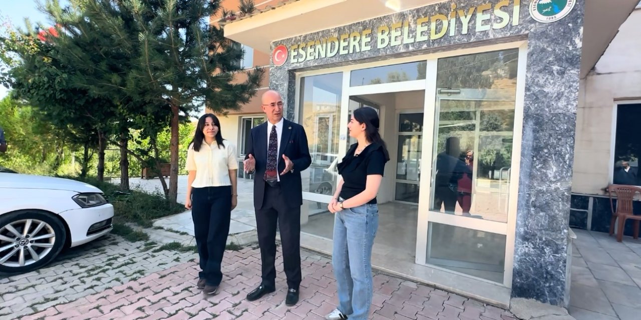 Hakkari’de üniversiteyi kazanan gençlere 100 bin TL destek verildi