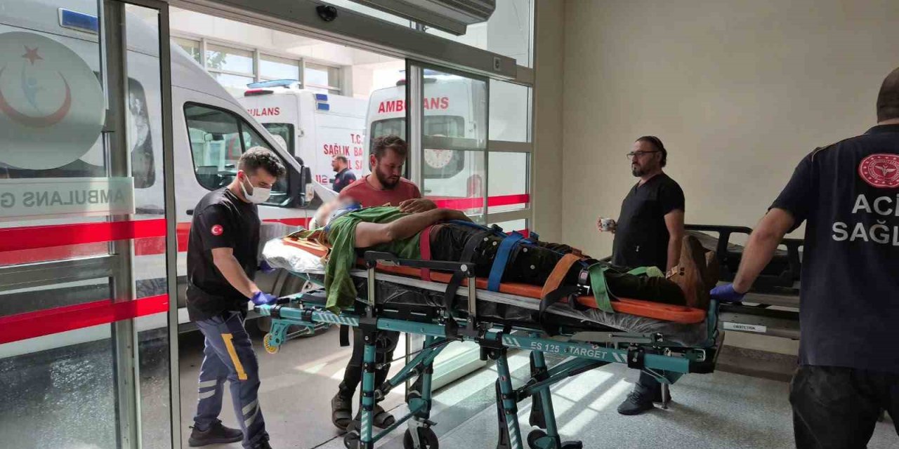 Tütün Yüklü Römork Devrildi: 8 Yaralı